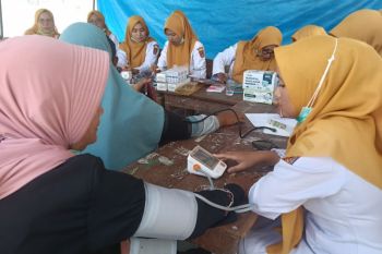 Penyintas bencana di Agam peroleh layanan kesehatan di pengungsian