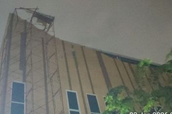 Atap GOR Serdang Kemayoran ambruk akibat angin kencang, 11 motor tertimpa