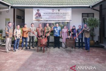 Kejari Padang Panjang musnahkan barang bukti 10 perkara tindak pidana 2026