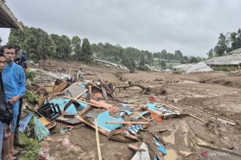 Tim SAR cari 82 warga tertimbun longsor di Cisarua Bandung Barat