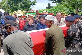 Jenazah pilot ATR 42-500 tiba di rumah duka Tigaraksa Tangerang