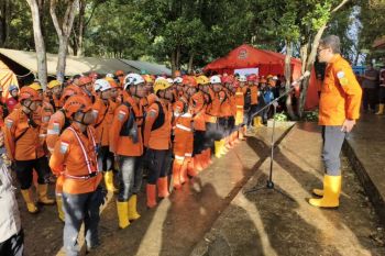 Tim SAR gabungan lanjutkan pencarian 80 korban longsor di Cisarua