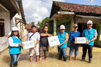 Di tengah banjir, PLN Banten hadir jaga keselamatan warga