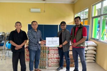 PLTU Batang salurkan bantuan logistik warga terdampak banjir