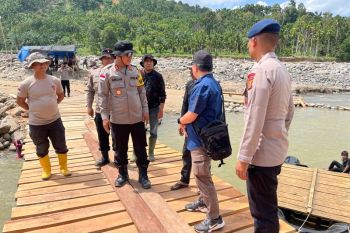 Brimob Kaltim tuntaskan pembangunan jembatan darurat di Aceh Utara
