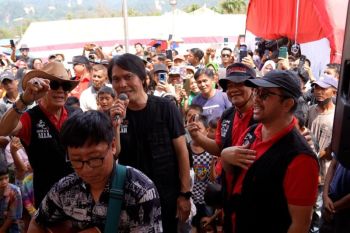 PDIP gelar bakti sosial dan perayaan Natal nasional di Tapteng, Sumut