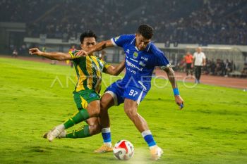 Persib Kuasai Puncak Klasemen Liga Indonesia dengan Selisih Satu Poin
