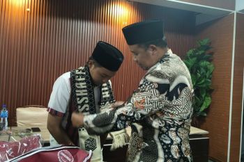 ANTARA NTB dan Asshaffa berangkatkan mahasiswa UIN Mataram umrah