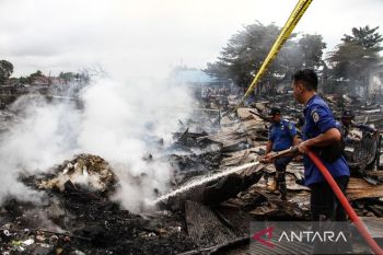Pasar Kasongan berkobar, belasan toko dan sekolah hangus terbakar
