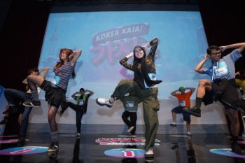 Telkomsel sukses gelar kompetisi random play dance "by U KOREA KAJA" Vol 2