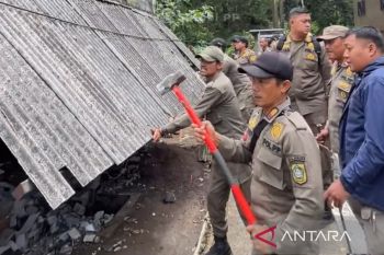 Satpol PP Bogor tertibkan 24 bangunan liar tanpa izin di Puncak