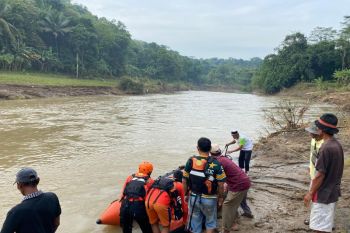 Tim SAR terus cari warga Lebak yang tenggelam di Sungai Ciujung
