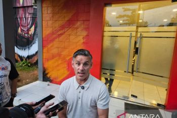 Herdman pantau langsung klub Indonesia untuk petakan potensi pemain