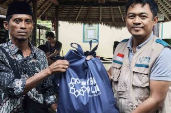 YBM PLN NTB salurkan bantuan ke dua lokasi banjir di Lombok Barat
