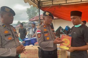 Polri salurkan bantuan Al Quran kepada pesantren terdampak banjir