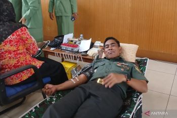 Danramil 414-04/Membalong ikuti donor darah peringati HUT ke-80 Persit