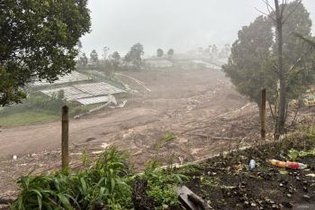 Tim SAR hentikan sementara pencarian korban longsor Cisarua
