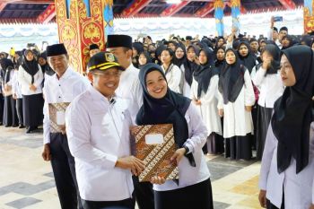 Sebanyak 2.997 tenaga honorer Lombok Barat resmi jadi P3K paruh waktu