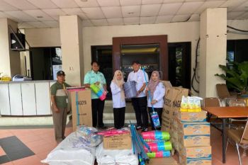 Dinsos berikan bantuan alat kebersihan rumah untuk warga terdampak banjir