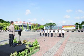 Polda Maluku beri penghargaan kepala desa kendalikan minuman keras