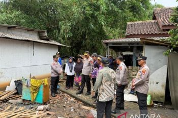 Polisi bantu koordinasi penanganan rumah roboh di Tangerang