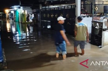 Banjir di Bima rendam 470 rumah dan jebol tanggul sepanjang belasan meter