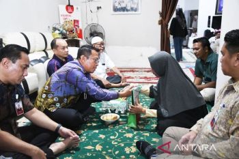 BRK Syariah Tunjukkan Kepedulian, Santuni Keluarga Almarhumah Siti Hajar Harahap