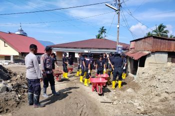 AUP-STP Jakarta kerahkan ratusan taruna bersihkan rumah di Agam