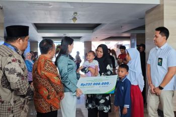 Gubernur Malut Serahkan Santunan BPJS Ketenagakerjaan JKK Rp232 Juta ke ahli waris belayan