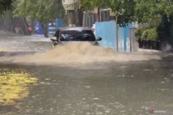 Banjir hambat aktivitas pagi di Pulogadung Jaktim