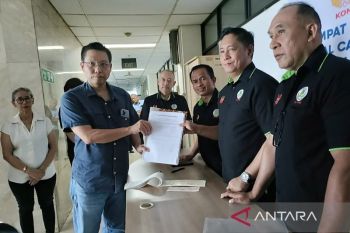Peter Layardi kembalilan berkas pendaftaran Calon Ketua Umum PB PTMSI