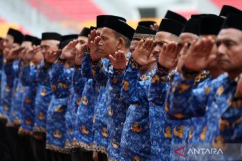 Gov't preparing scheme to ensure non-civil servant teachers' future