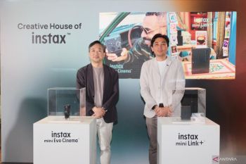 Fujifilm luncurkan kamera instan dan printer smartphone