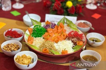 Prosesi Yu Sheng menjadi simbol keberlimpahan rezeki hingga keharmonisan