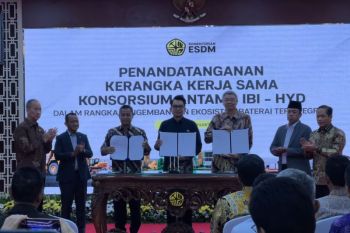 Bahlil saksikan kesepakatan konsorsium Huayou ekosistem baterai EV