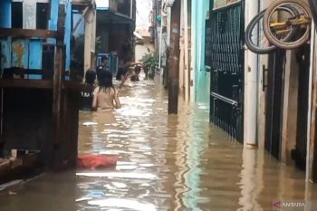 Sempat surut, Bidara Cina kembali dilanda banjir dengan ketinggian capai dua meter