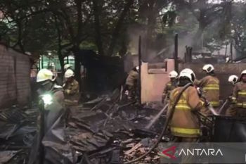 Kebakaran hanguskan empat rumah dan tiga lapak di Cengkareng Jakbar
