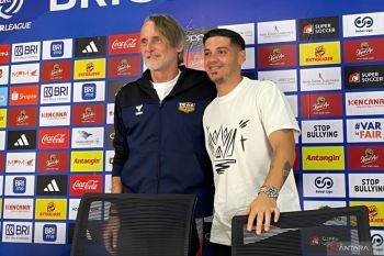 Pelatih: Dewa United hadapi ujian identitas saat tantang Persebaya