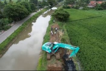 Cegah banjir, Pemkab Serang kebut normalisasi saluran air