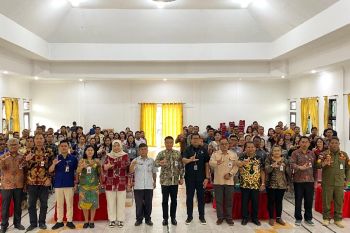 OJK perkuat literasi keuangan kepala sekolah di Humbang Hasundutan