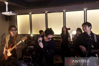 Suara paling merdu, kekasih Nadya Arina jadi vokalis band Ricecooker