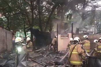 Kebakaran hanguskan empat rumah dan tiga lapak di Cengkareng Jakbar