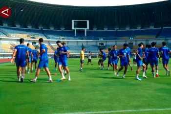 Persib incar tren positif saat jamu Persija di GBLA