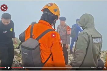 Satu korban pesawat ATR 42-500 ditemukan di jurang Gunung Bulusaraung - VIDEO