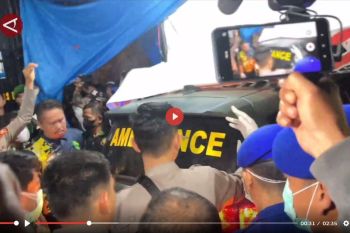 Jenazah perempuan korban pesawat ATR 42-500 jalani proses identifikasi - VIDEO