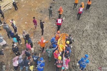 Tim SAR Padang temukan korban anak terseret ombak