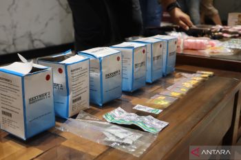 Polres Bekasi bekuk empat pengedar obat keras daftar G