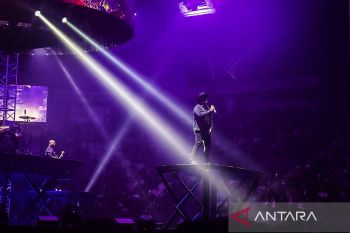 Tampil memukau, Padi Reborn bawa nostalgia di konser Dua Delapan