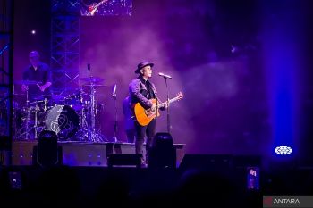 Padi Reborn bawa nostalgia pada konser Dua Delapan di Senayan