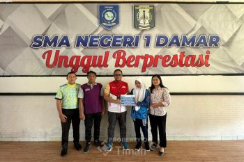 PT Timah bantu biaya pengobatan siswa SMAN 1 Damar Belitung Timur